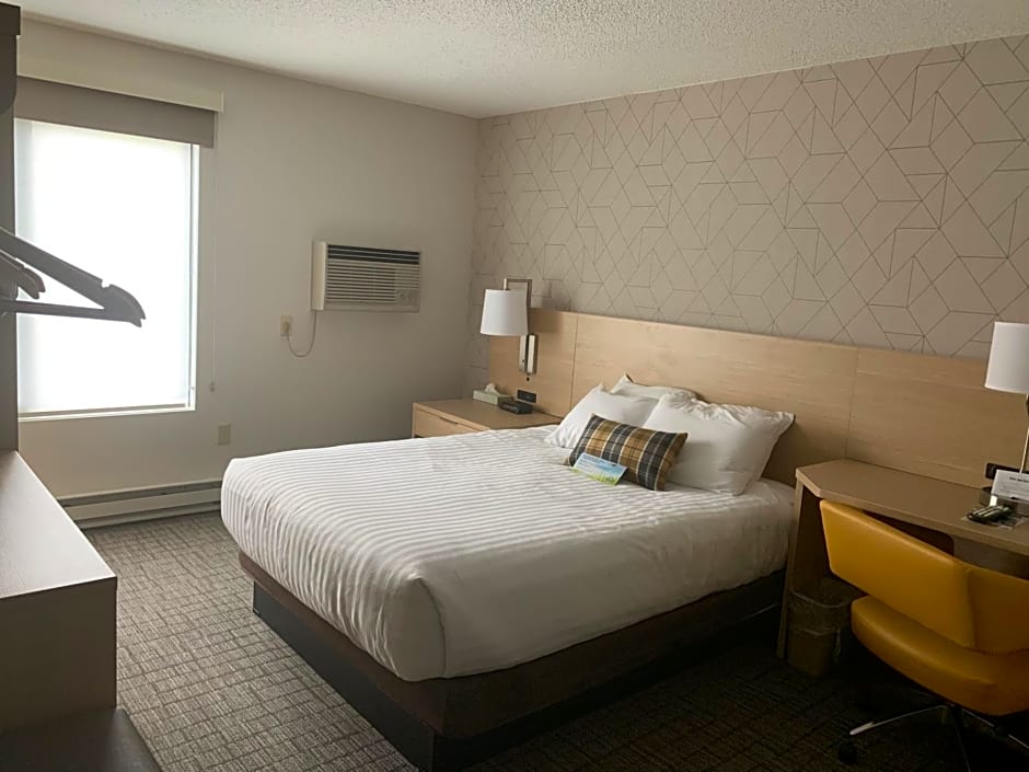 Days Inn & Suites by Wyndham Duluth by the Mall