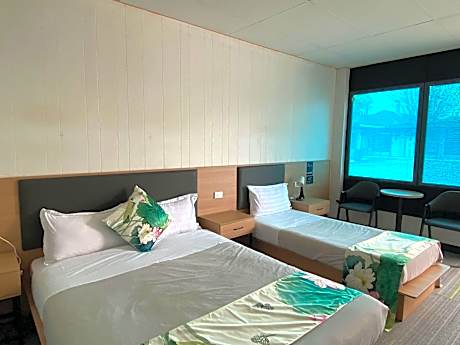 Triple - Parking Fee Included, Non-Smoking