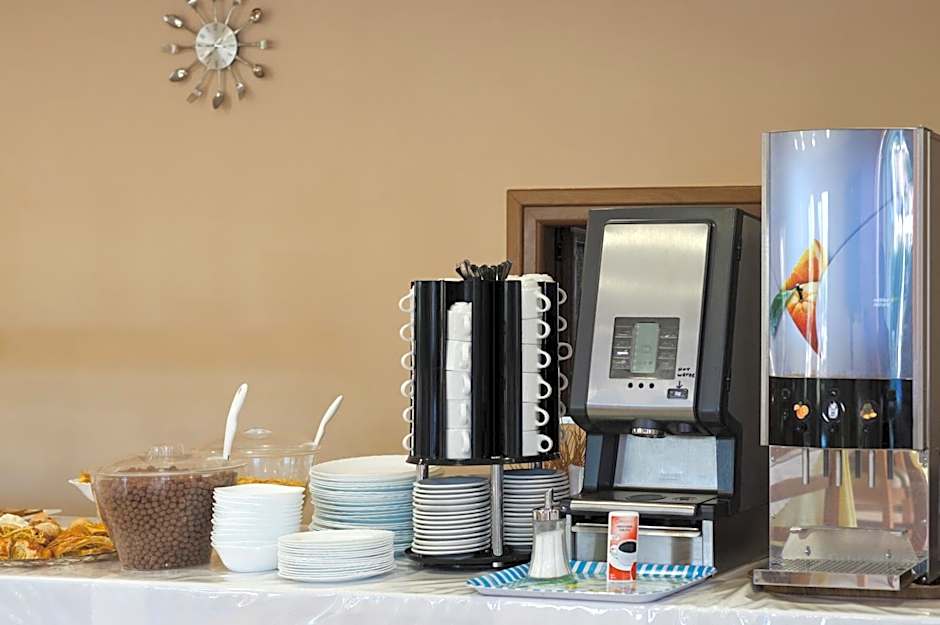 Village Inn Studios & Family Apartments
