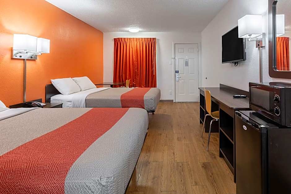 Motel 6-Bryan, TX - University Area