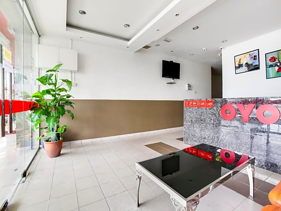 OYO 89615 T Family Hotel