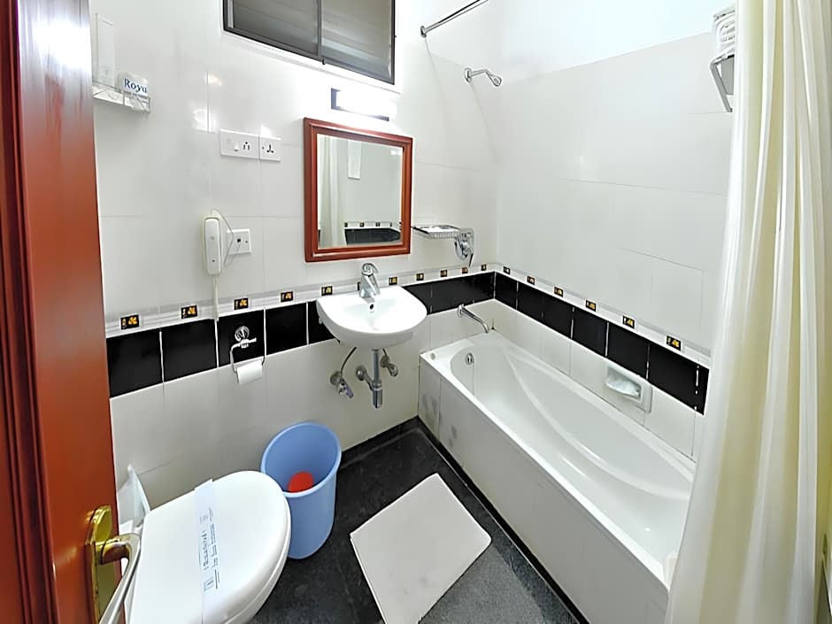 Hotel Gnanam Thanjavur