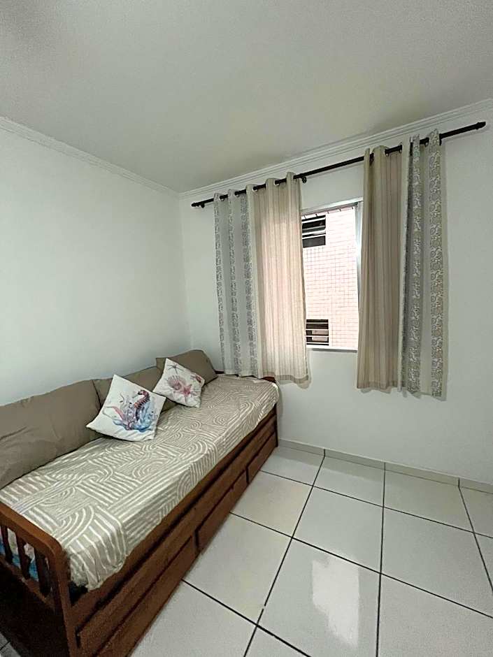 Pé na areia - 6 Hospedes Praia da Guilhermina- WI FI - Garagem- Quiosques e bares Supermercados ao lado