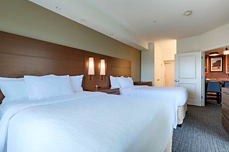 One-Bedroom Queen Suite with Sofa Bed - Hearing Accessible