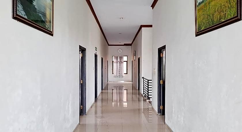 RedDoorz Syariah @ Harmoni near Alun Alun Kudus