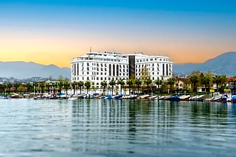 Wellborn Luxury Hotel