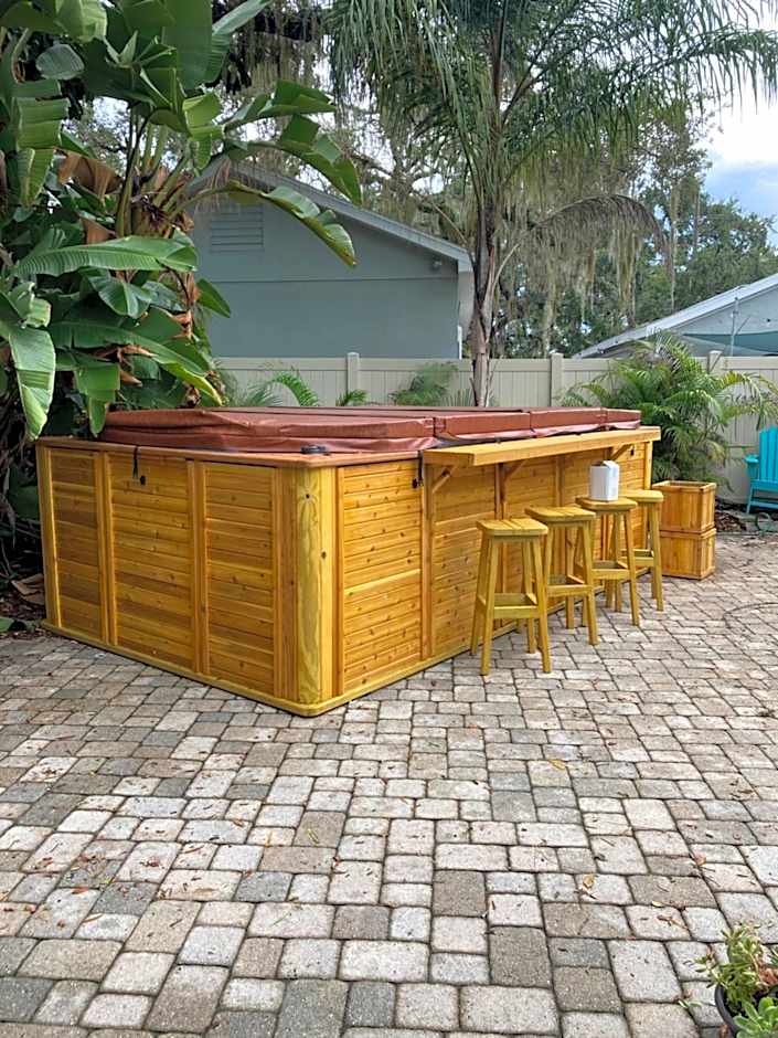 3Gulls Inn Ozona-Boutique Hotel-Steps from Restaurants & Brewery-SwimSpa Pool-Pet Friendly