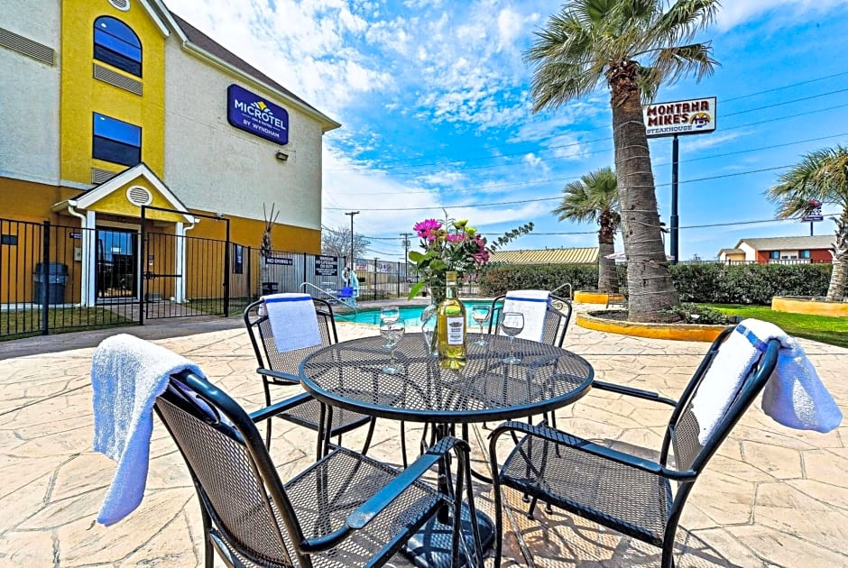 Microtel Inn & Suites by Wyndham New Braunfels I-35