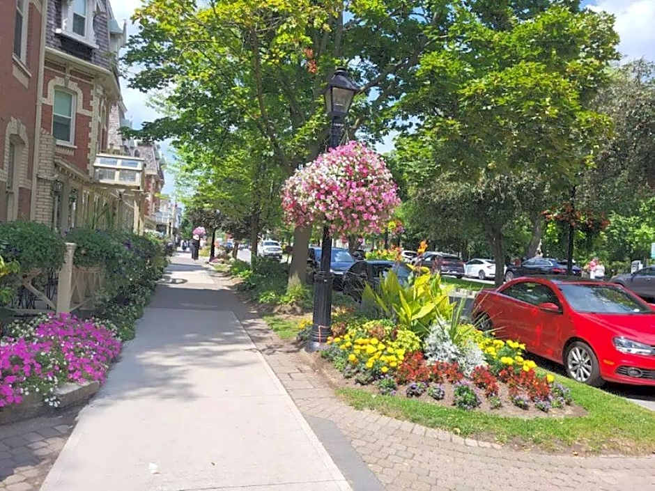 Cozy Home Close to Attractions in Niagara Falls