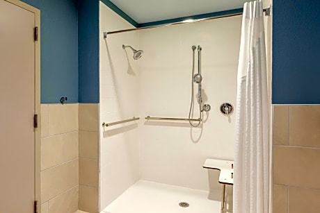 Executive King Room - Mobility Access Roll in Shower/Non-Smoking