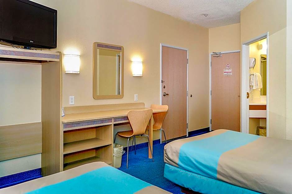 Motel 6 Peterborough