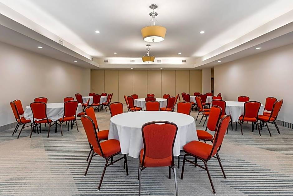 Comfort Inn & Suites Verona at Turning Stone Resort Casino