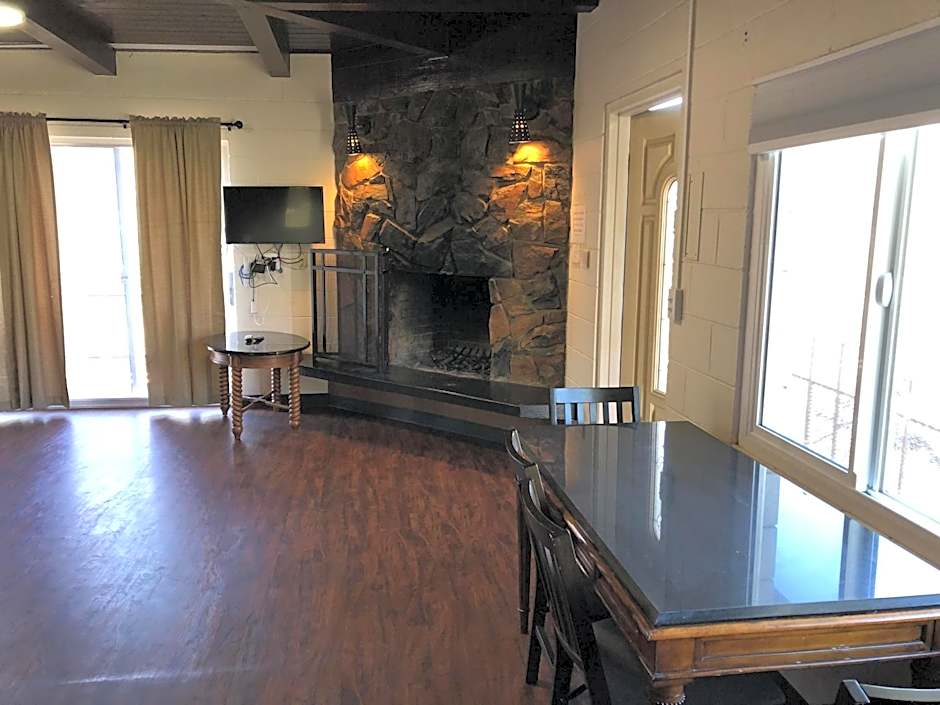 Sierra Lodge Three Rivers