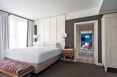 Roomy King Suite - Accessible