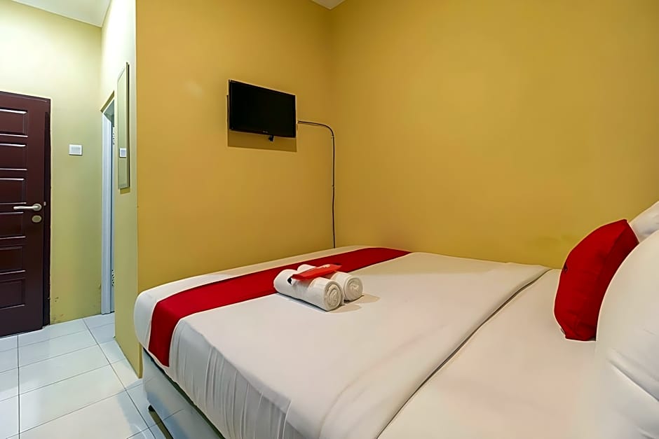 RedDoorz Syariah near Jam Gadang Bukit tinggi 2