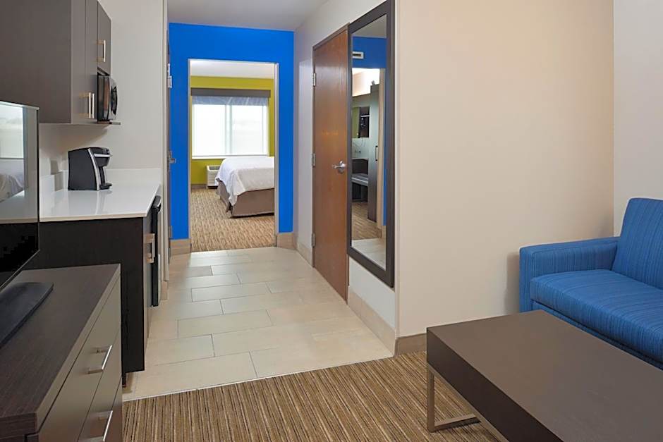 Holiday Inn Express & Suites Pueblo By IHG