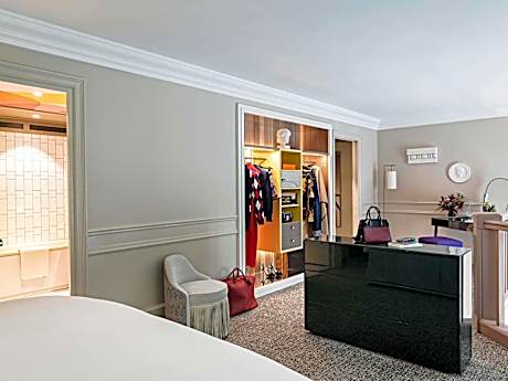 Opera Duplex King Suite with Living Room and Balcony