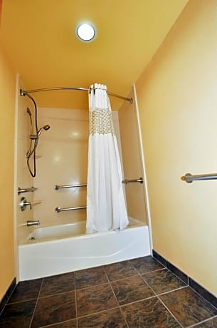 1 King Mobility/Hearing Access W/Tub Nonsmok