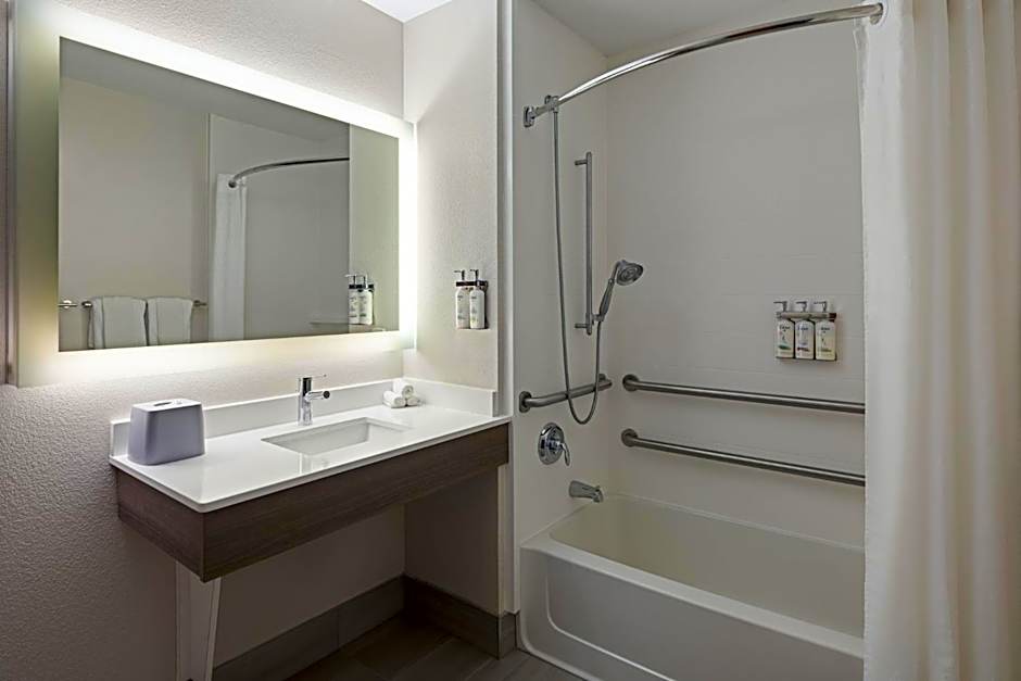 Holiday Inn Express Sheboygan-Kohler / I-43 By IHG