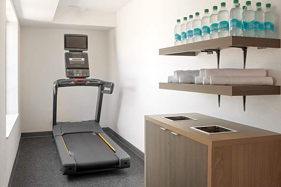 Garner Hotel Phoenix - Surprise By IHG