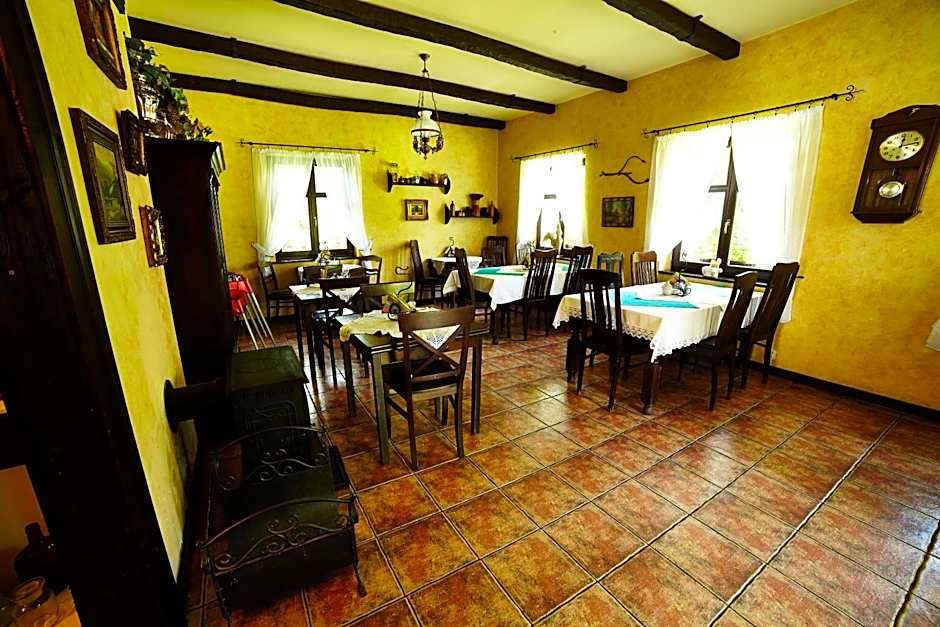 Stylowy Zajazd Pod Czarnym Kogutem