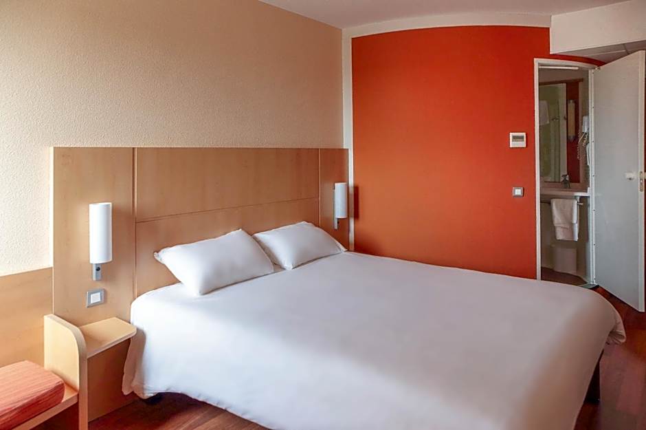 ibis Beauvais Aeroport