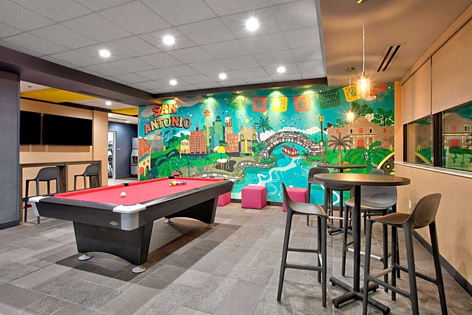 Tru by Hilton San Antonio at the Rim, TX