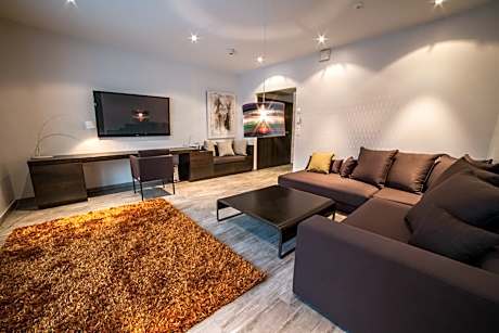 Deluxe King Suite