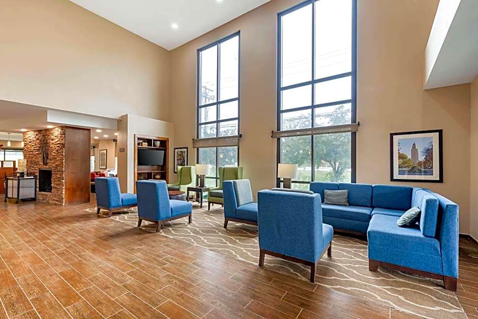 Comfort Suites East Lincoln - Mall Area