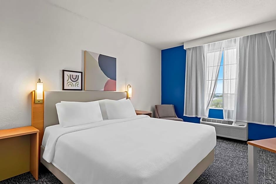 Spark by Hilton Selma