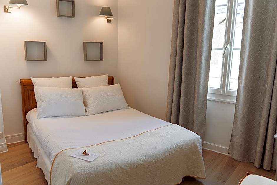BRIT HOTEL Le Lion d'Or CHINON