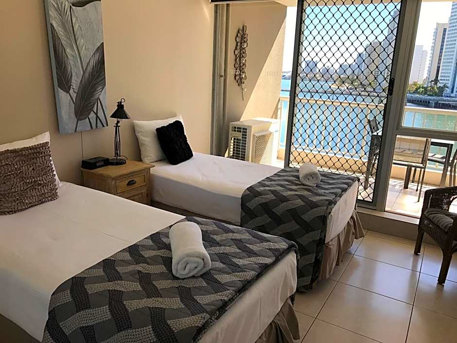 Moorings On Cavill Surfers Paradise