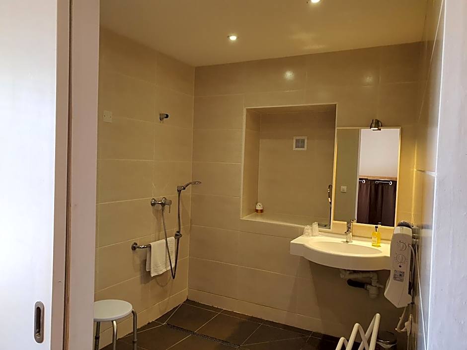 Logis Hôtel Restaurant L'Escarbille