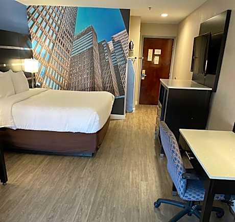 King Suite - Non-Smoking