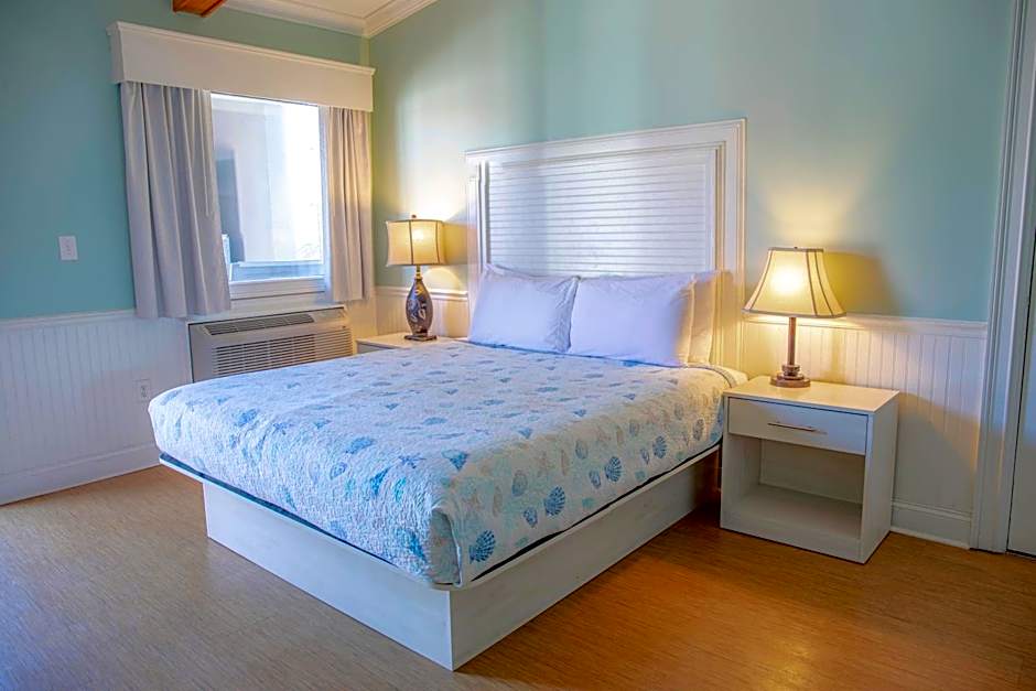 Sea And Breeze Hotel And Condo