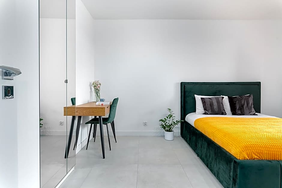 Pure Rental Premium Apartments - Free Parking & AC