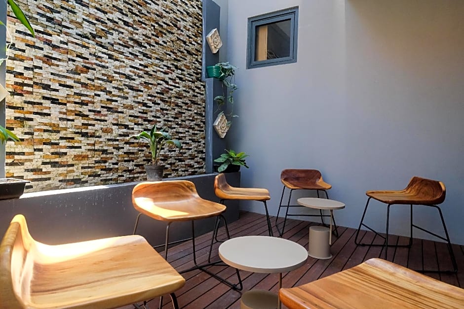 Sans Hotel RG Living Jogja by RedDoorz