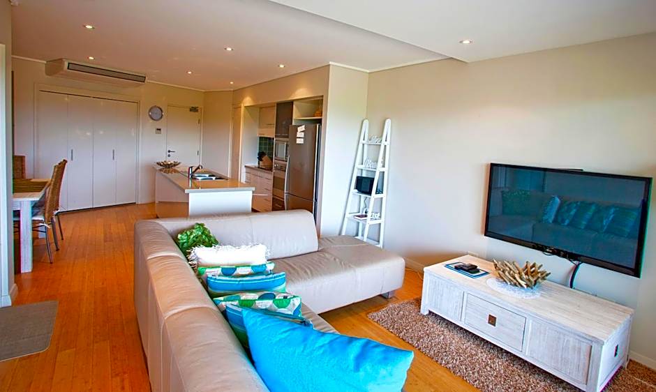 Beach Karma - Three-Bedroom Beachside Escape with Heated Communal Pool in Agnes Water