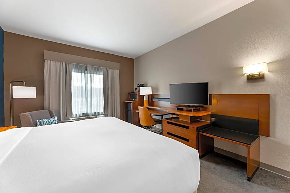 Comfort Inn & Suites Akron South