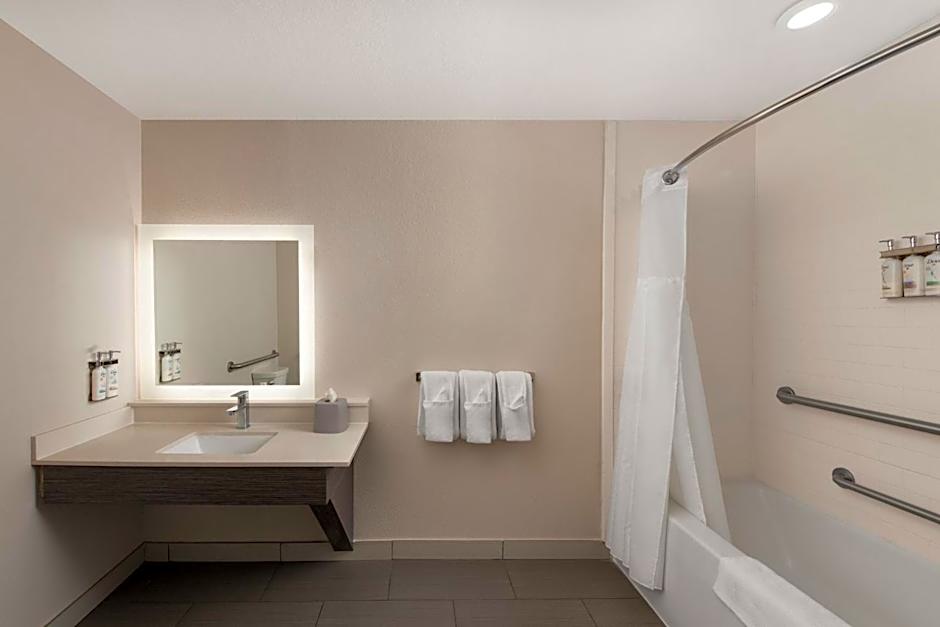 Holiday Inn Express & Suites Boynton Beach West By IHG