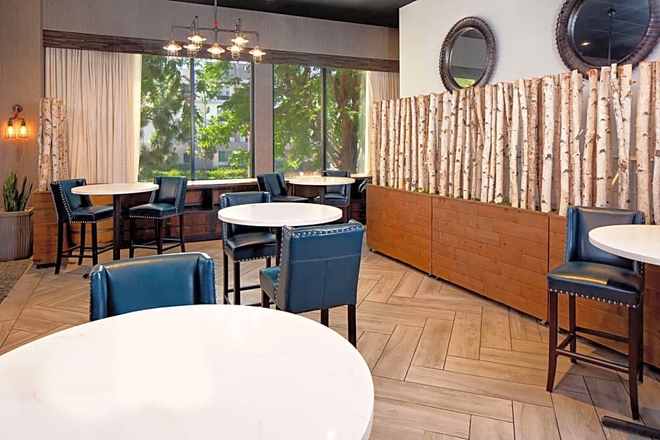 Hotel Zessa Santa Ana - a DoubleTree by Hilton