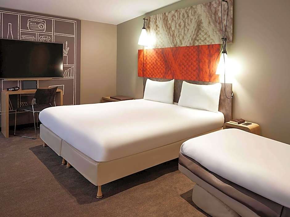 ibis Paris Canal Saint Martin