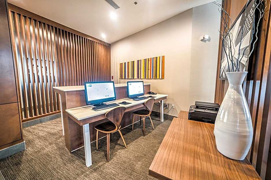 Holiday Inn Express & Suites West Edmonton-Mall Area By IHG