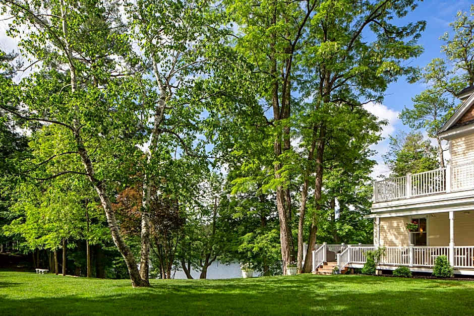 Lakehouse Inn