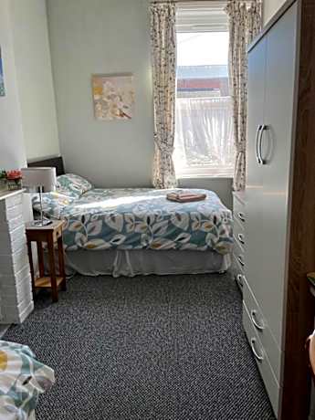 Twin Room with Private Bathroom