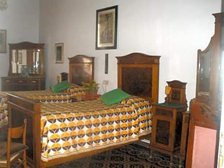 Quadruple Room with Shared Bathroom - Single Beds