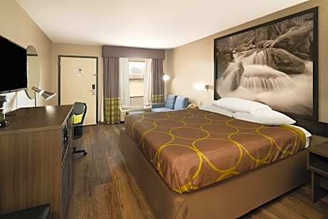 King Suite - Ground Floor/Non-Smoking