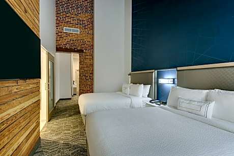 Junior Queen Suite with Trundle Bed