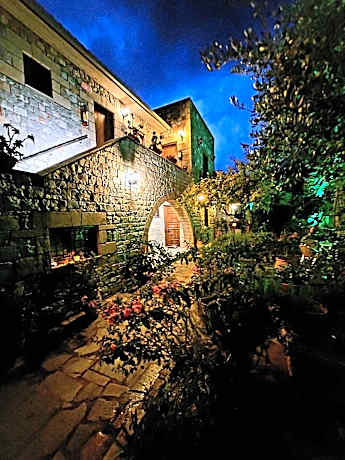 Vardia Hotel
