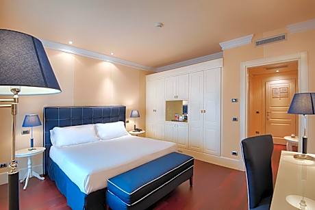 Classic Twin/Queen Room